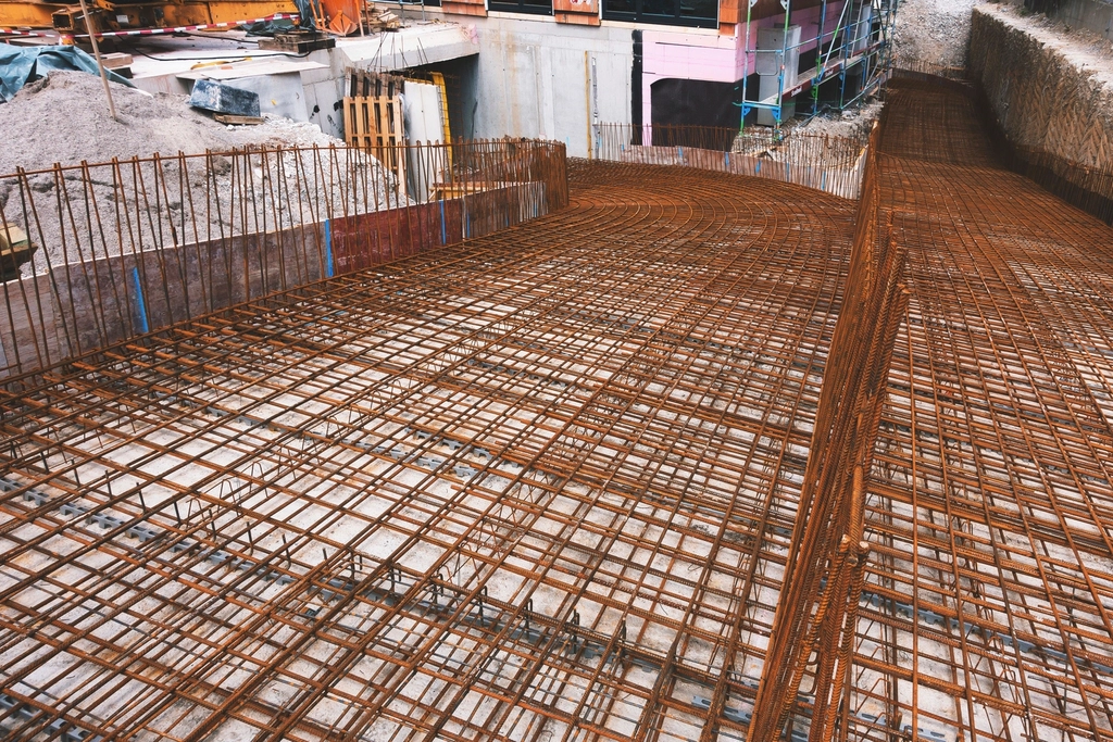 Coulage et structure béton sur chantier